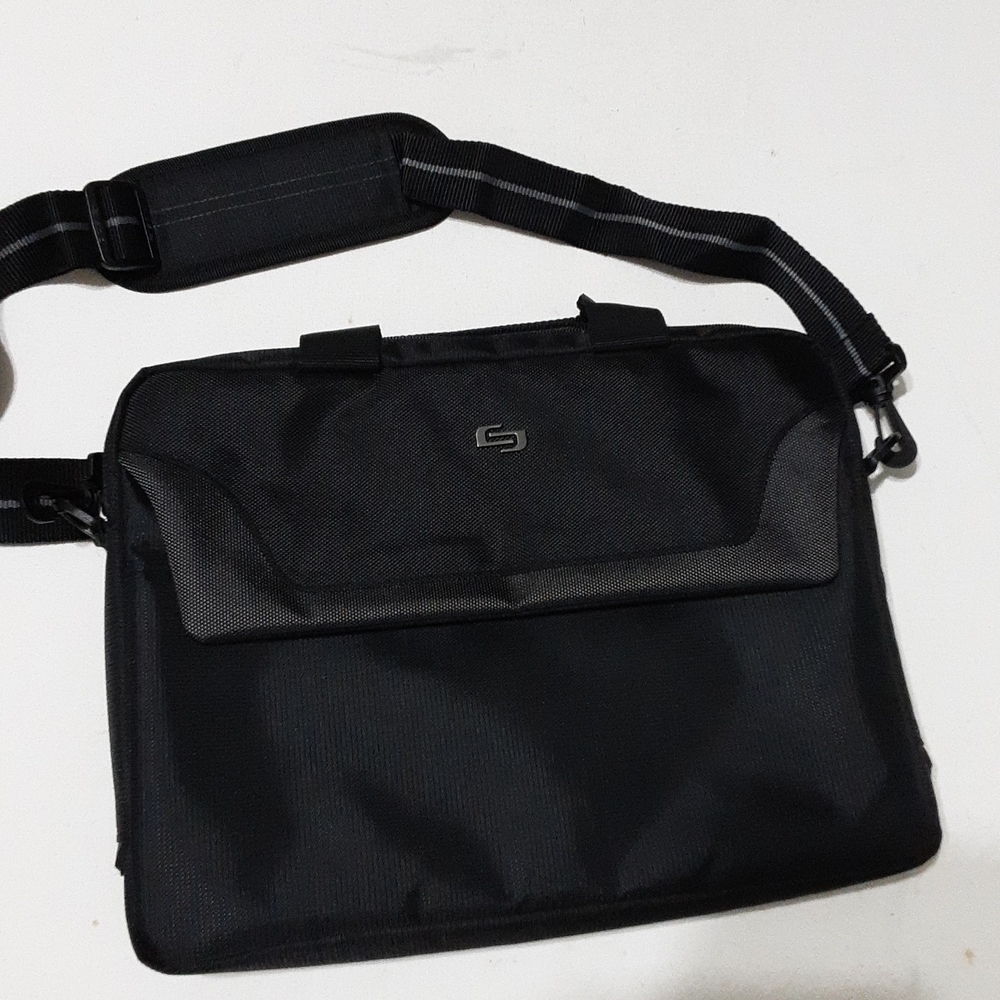 - Solo laptop bag unisex casual office
